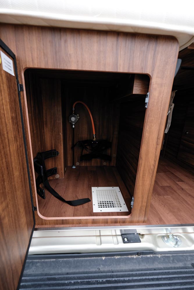 Karmann-Mobil Davis 600 skåp för gasolflaskor.