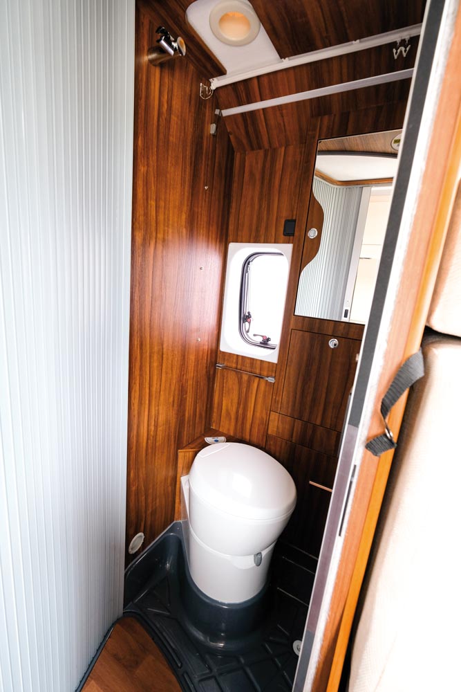 Karmann-Mobil Davis 600 badrum