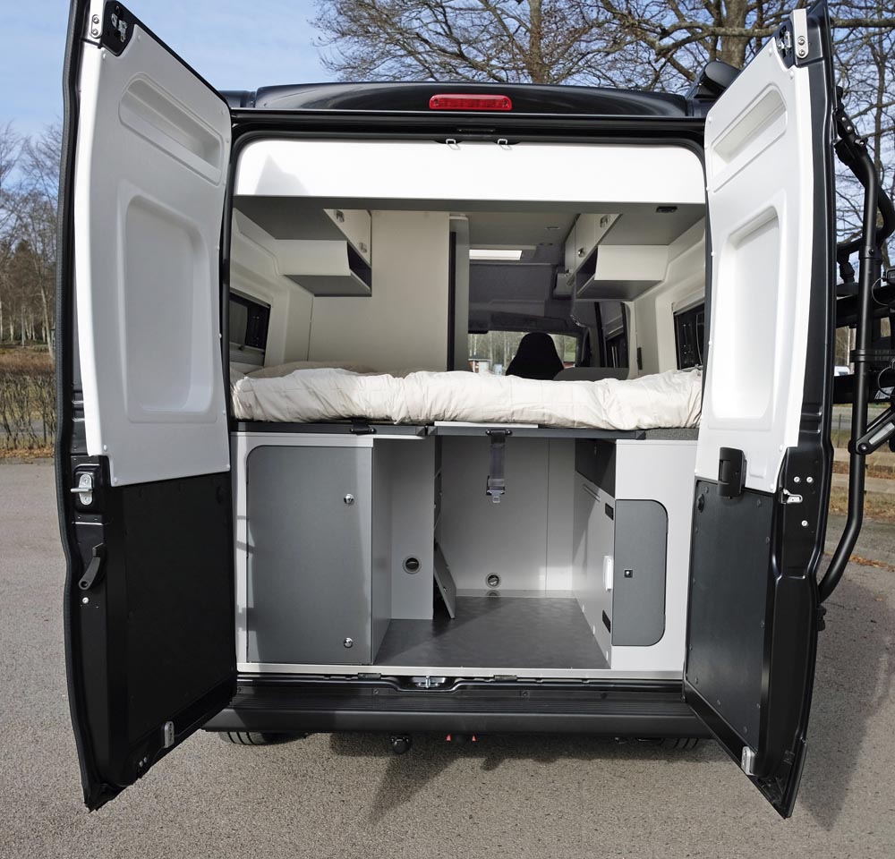 Pilote V600 J Pemium bakdörr, garage, säng