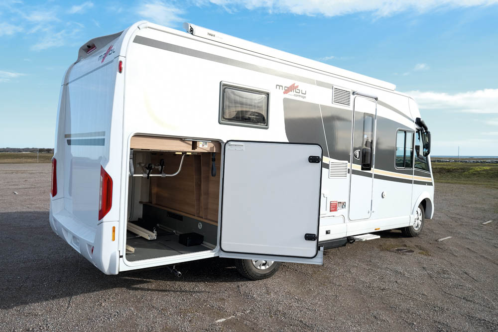 Malibu I 440 QB garage med plats för mycket.