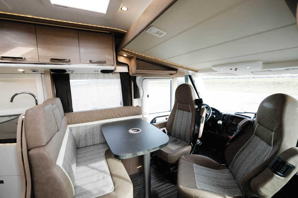 Malibu I 440 QB dinett.