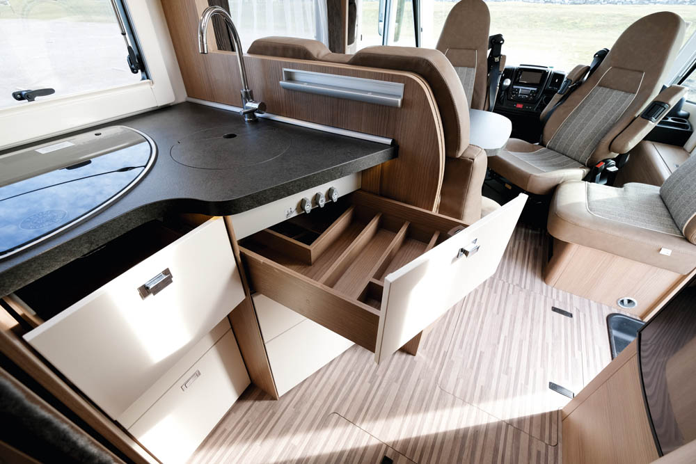 Malibu I 440 QB kök.