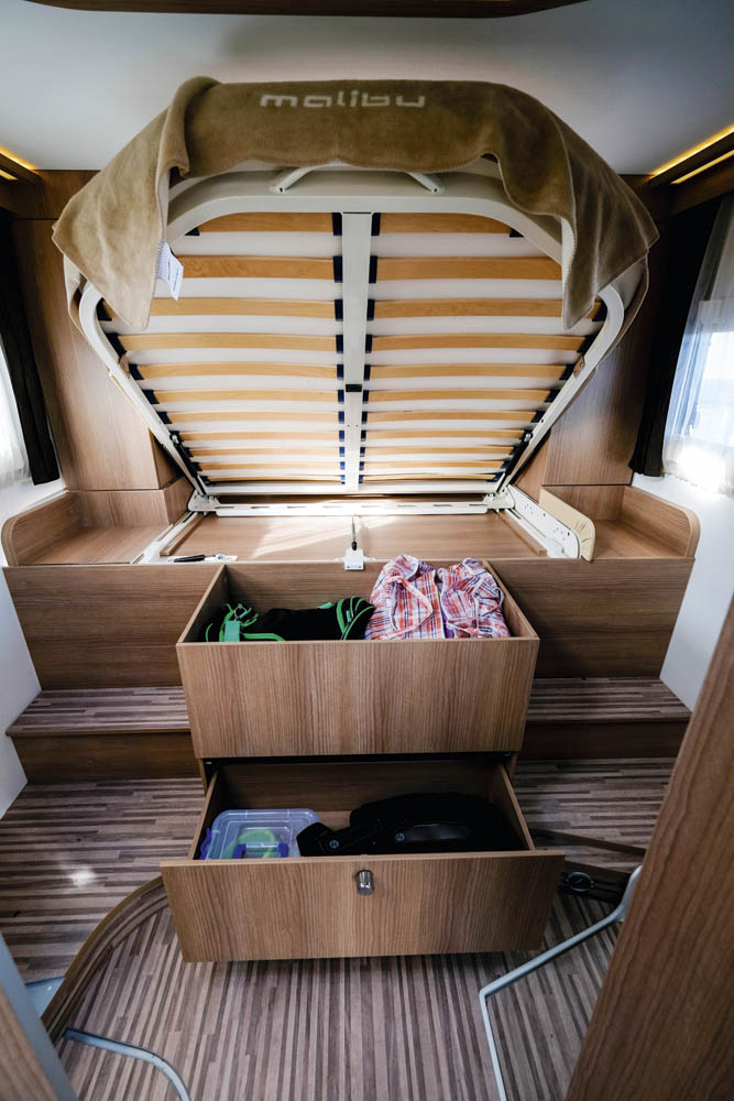 Malibu I 440 QB förvaring sovrum.