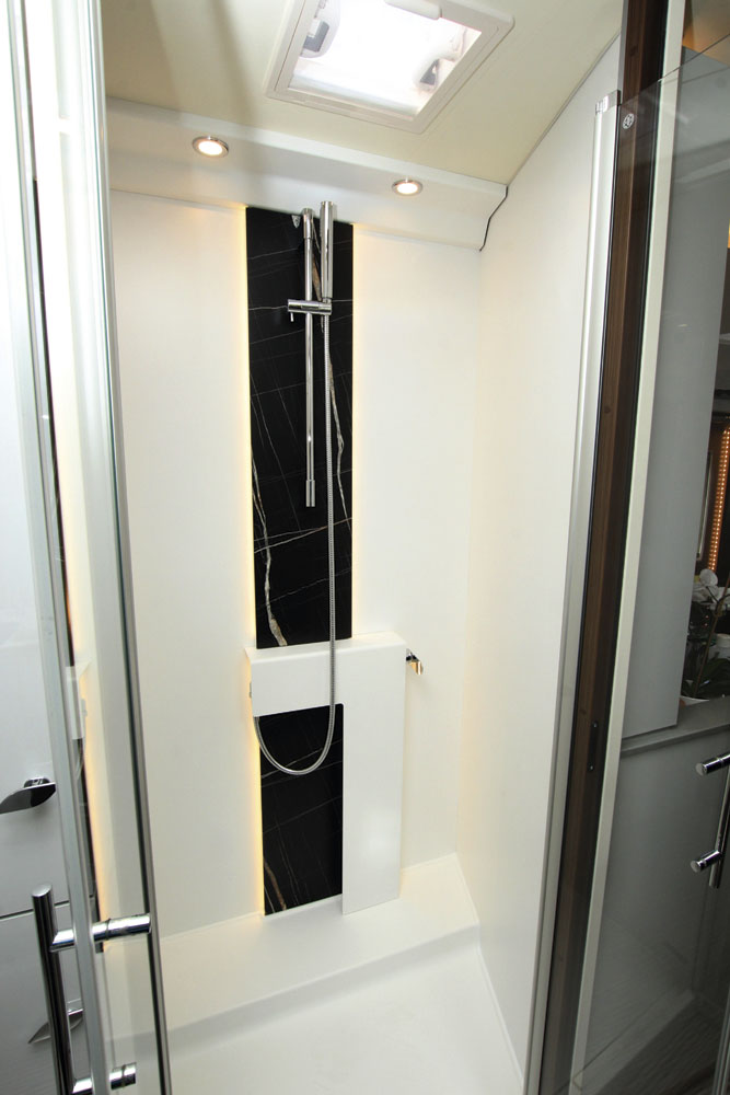 Bürstner Elegance i910G dusch.