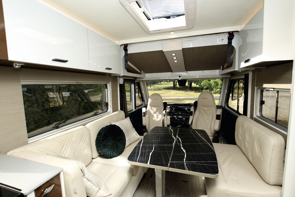 Bürstner Elegance i910G dinett.