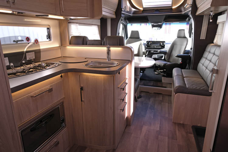 Kabe Travelmaster Royal X780 LXL kök.