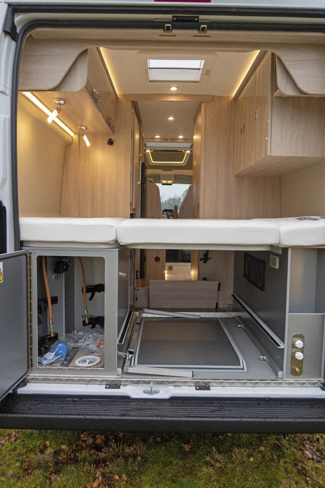 Rapido V55 sovrum och garage.