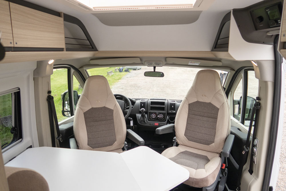 Adria Twin Axess 640 SL dinett