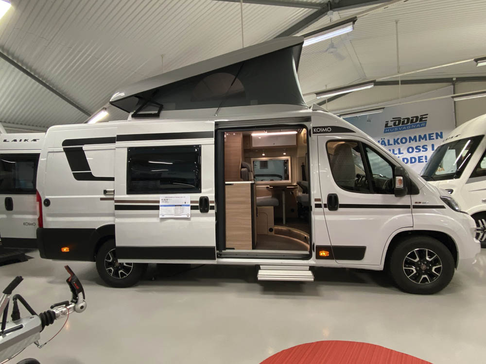 Laika Cosmo Van 6.4 popup-tak uppfällt.