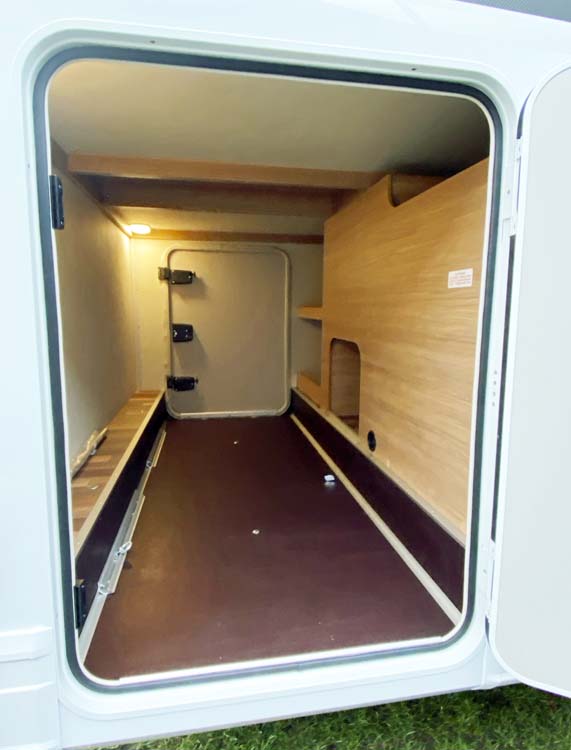 Weinsberg CaraSuite Edition Scandic 700 ME garage.