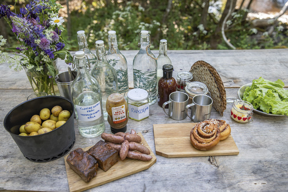 Bordet i naturen. Kloster. Hedemora. Dalarna.