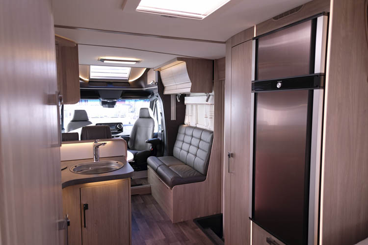 Kabe Travelmaster Royal X780 LXL interior overview