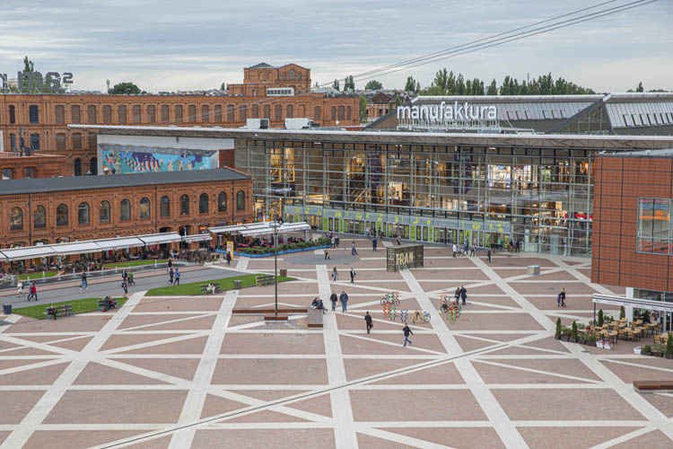 Manufaktura är ett köpcentrum, aktivitets- och kulturcenter i ett.