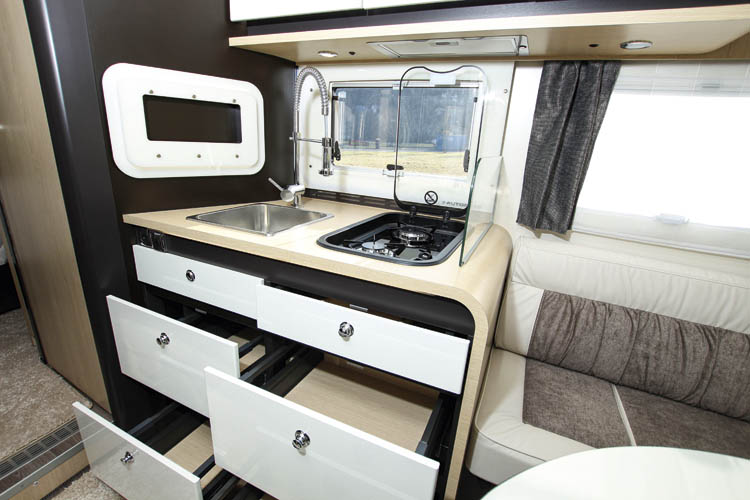 Autostar I730LC Prestige kök.