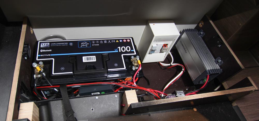 Bodelsbatteri i husbil.