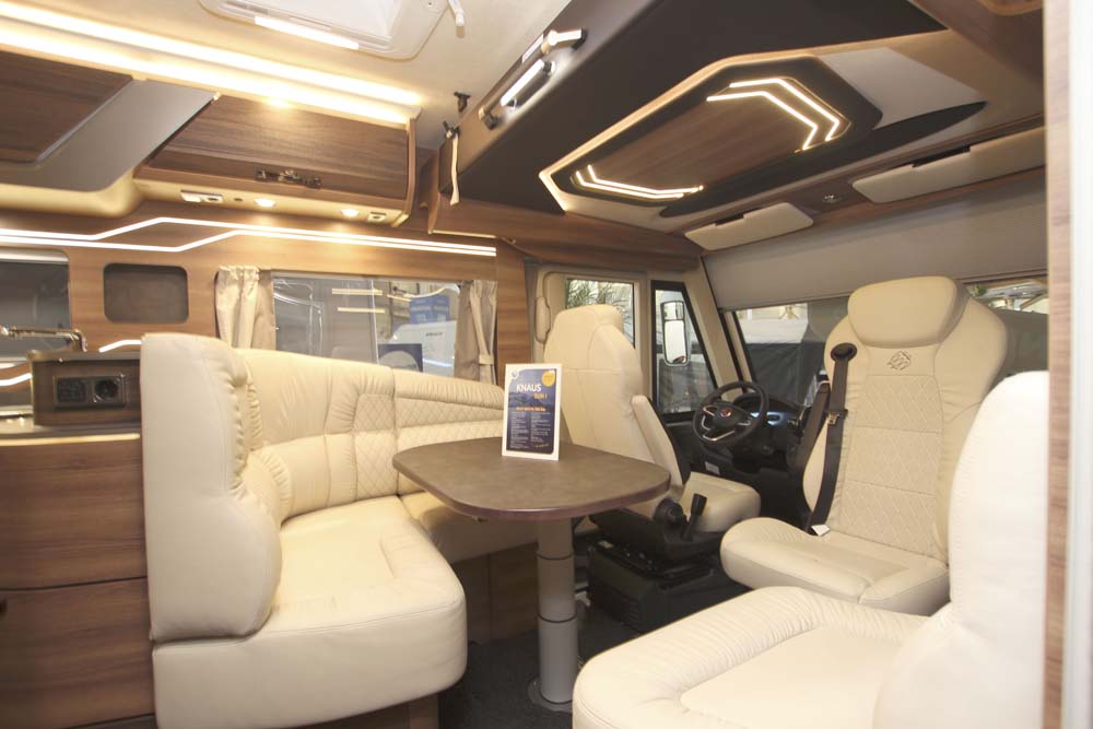 Knaus Sun I 700 LEG dinett