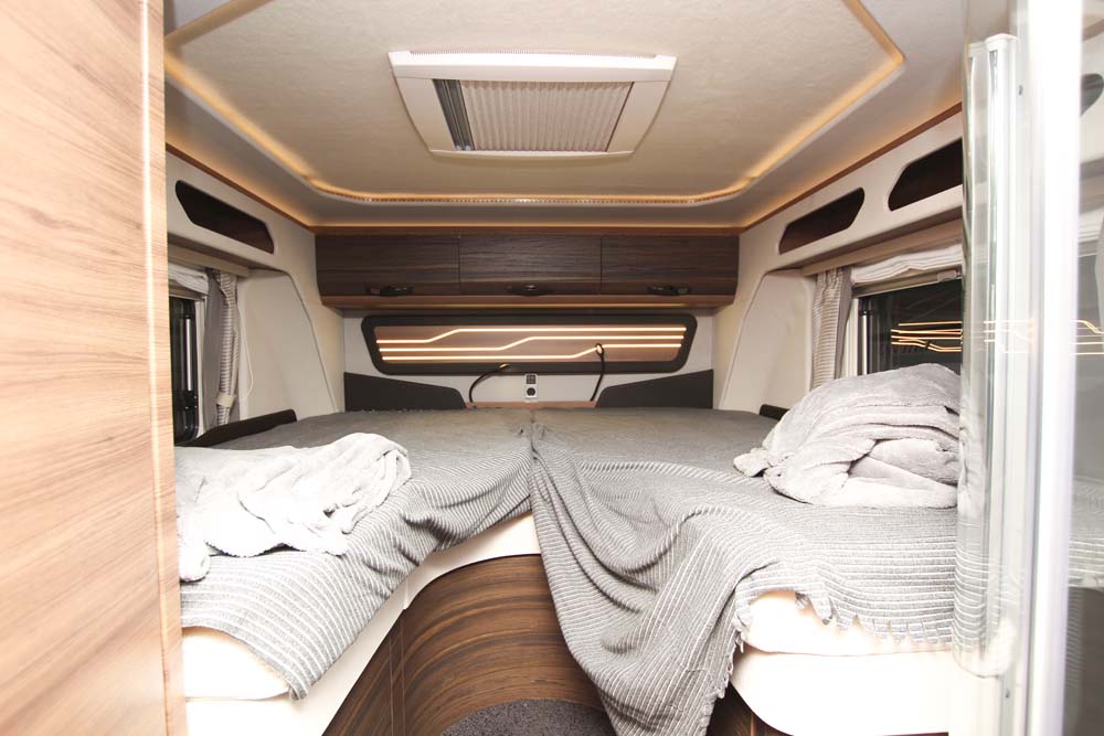 Knaus Sun I 700 LEG sovrum