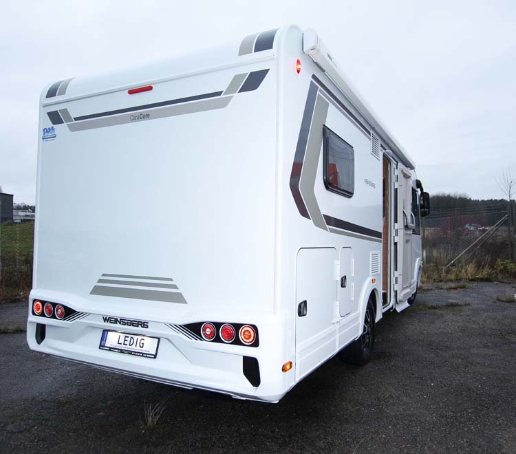 Weinsberg CaraCore 650 MF utvändigt. Akter.