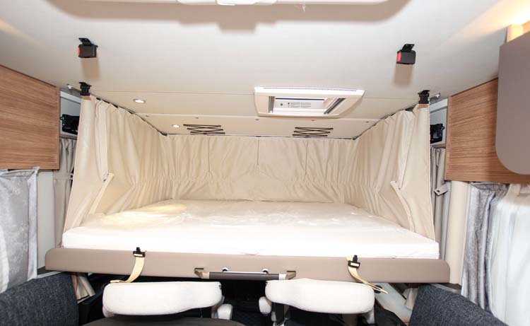 Weinsberg CaraCore 650 MF överbädd.