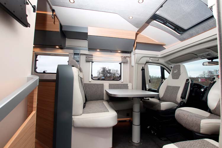 Sittgrupp i Dethleffs Pulse T 7051 DBM