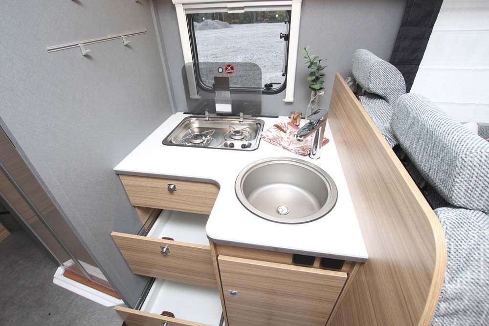 Dethleffs T 7052 DBM Just90 kök.