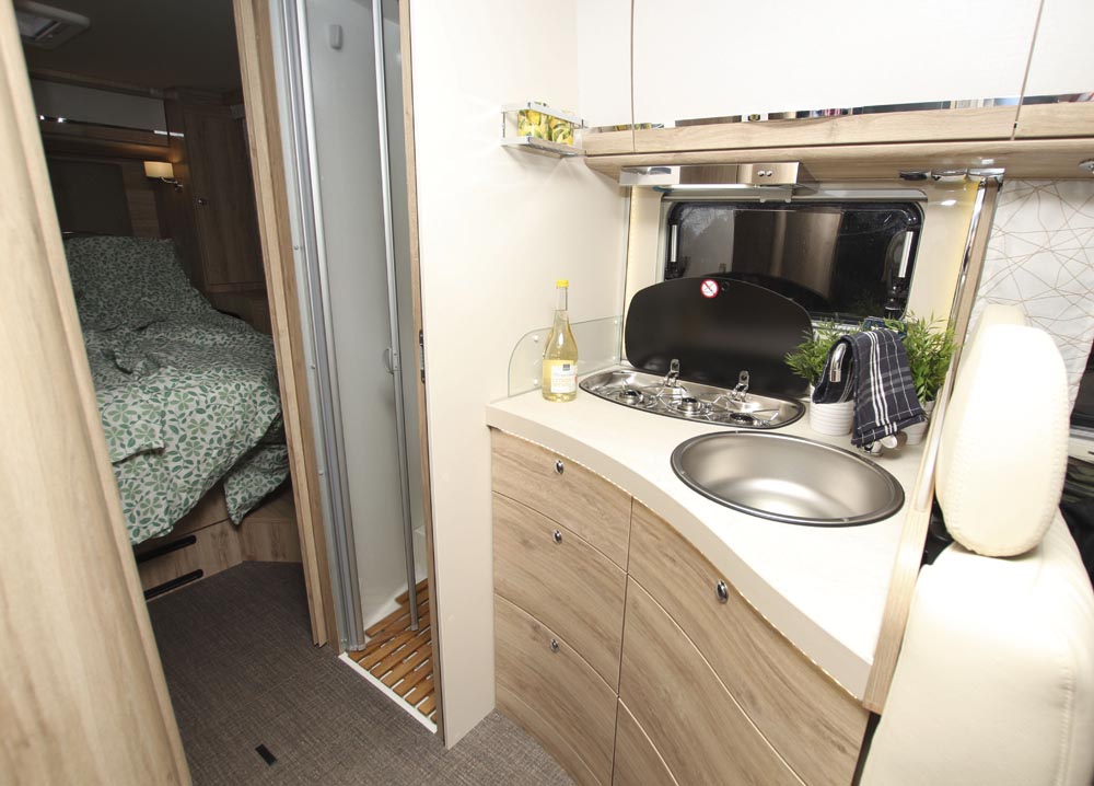 Eura Mobil Integra Line 720 QB kök