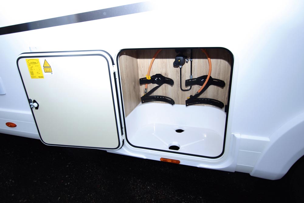 Eura Mobil Integra Line 720 QB gasolflaskutrymme