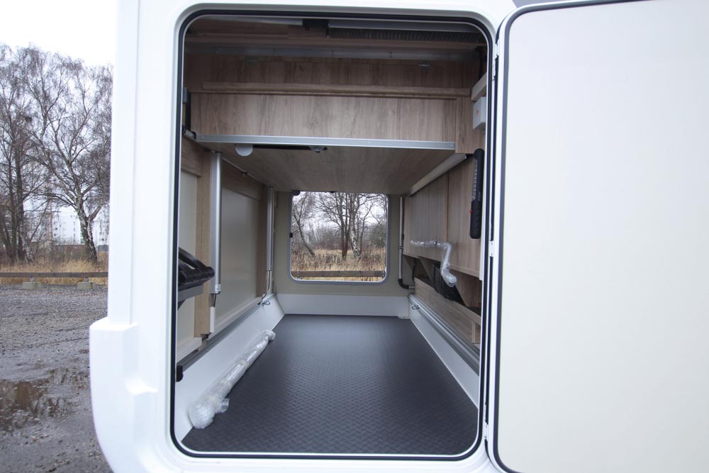 Eura Mobil Integra Line 720 QB garage