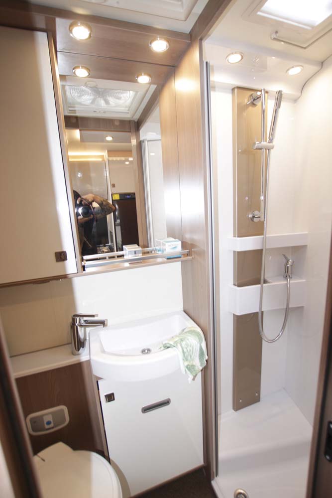 Bürstner Ixeo i746 badrum