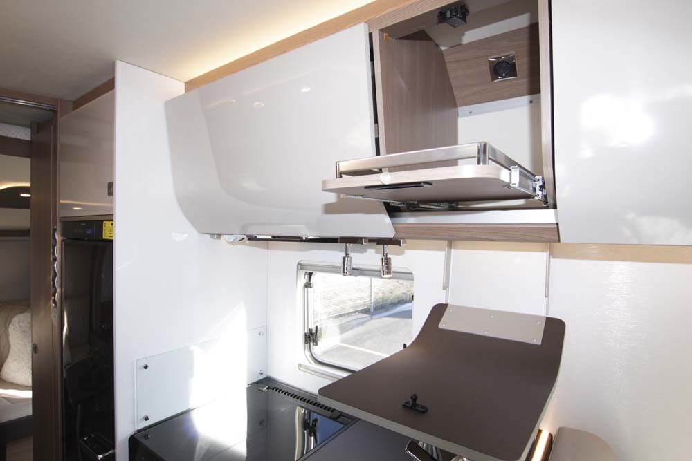 Bürstner Ixeo i746 kök