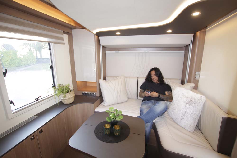 Bürstner Ixeo i746 bakre salong