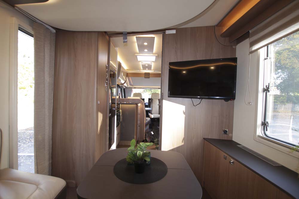 Bürstner Ixeo i746 bakre salong