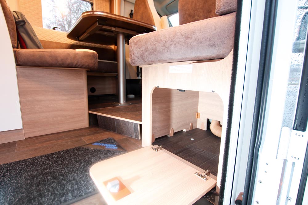 Laika Kosmo 509. Skoskåp vid entré.