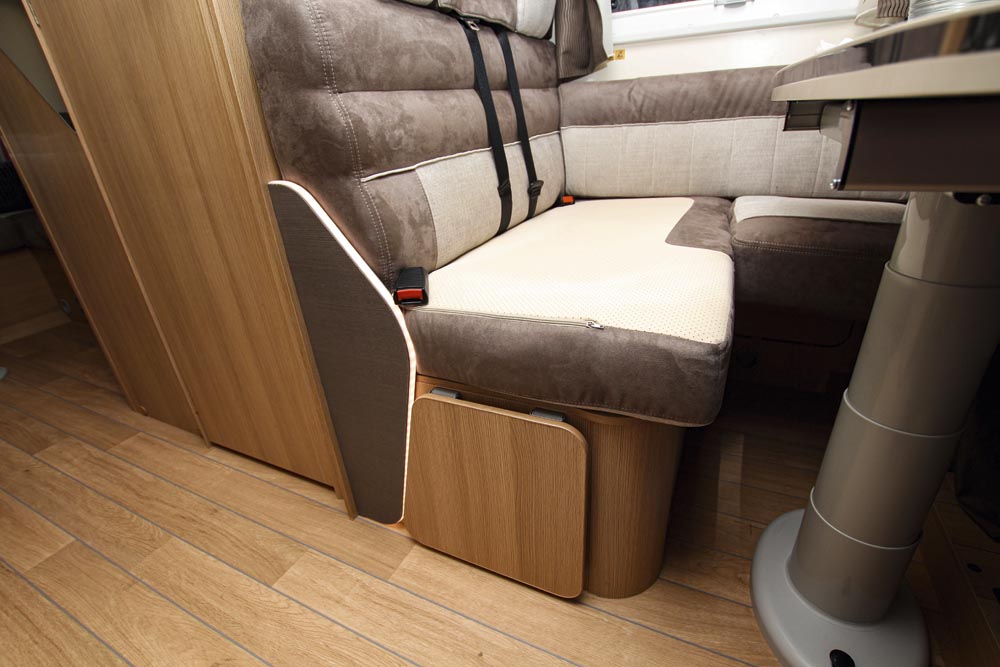 McLouis MC4 330 dinett