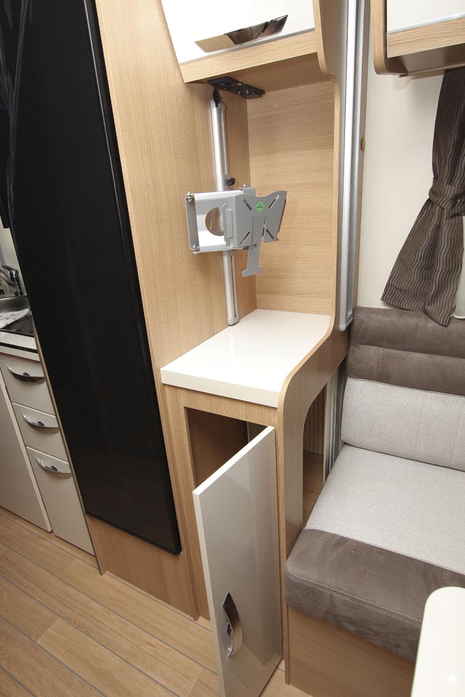 McLouis MC4 330 U-soffa bak förvaring