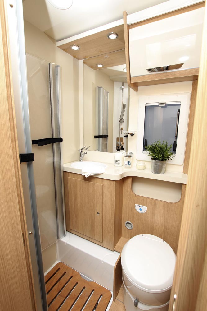 McLouis MC4 330 badrum