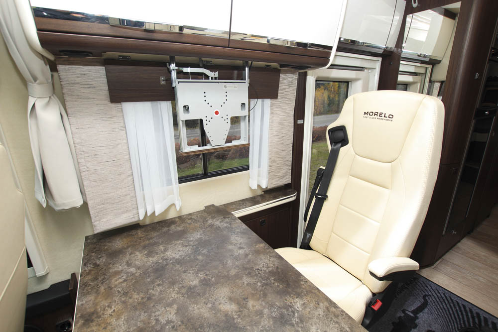 Morelo Palace 88 LB skrivbord vid dinett