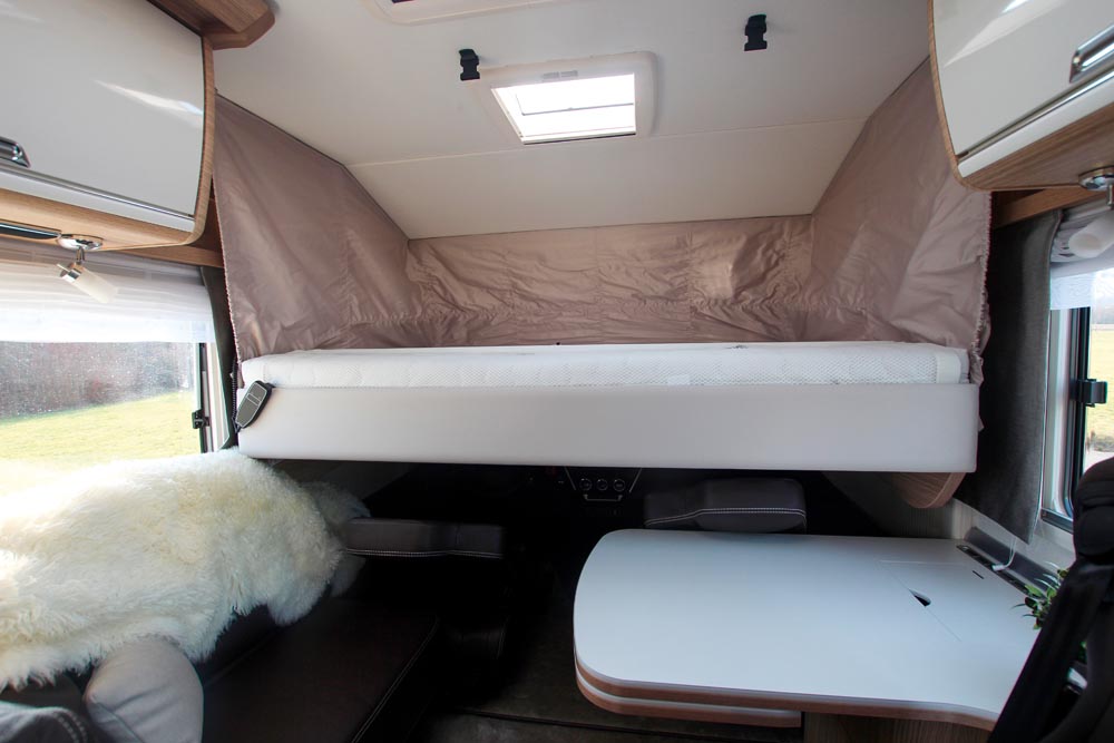 Niesmann+Bischoff Flair 880 BE överbädd