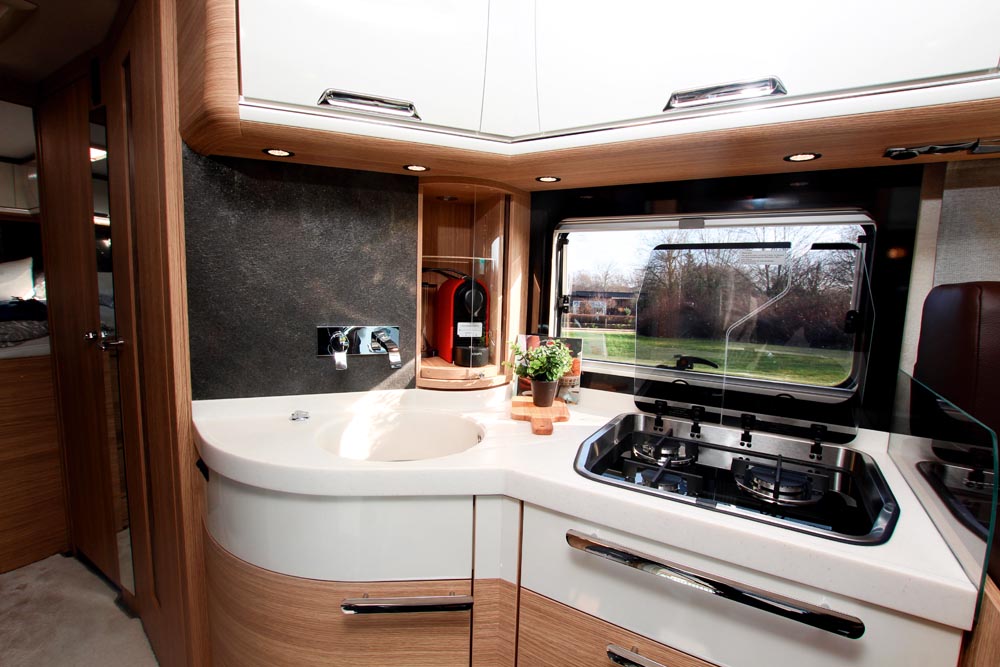 Niesmann+Bischoff Flair 880 BE kök