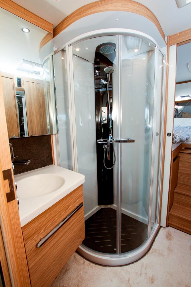 Niesmann+Bischoff Flair 880 BE badrum