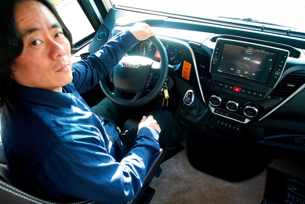 Niesmann+Bischoff Flair 880 BE förarmiljö Iveco.