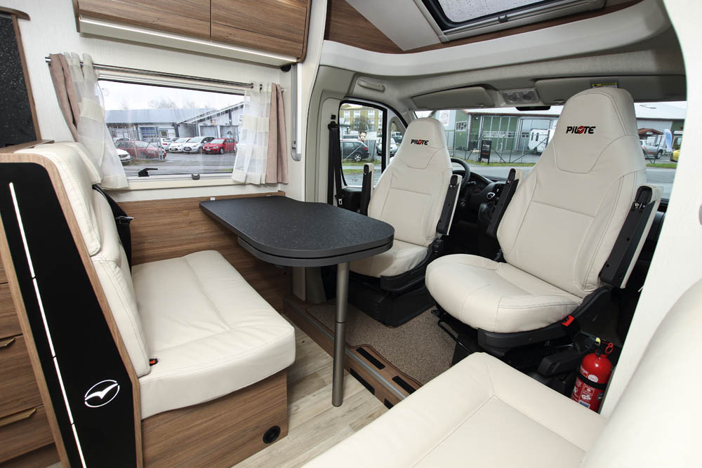 Pilote Pacific P 746 C Essentiel dinette