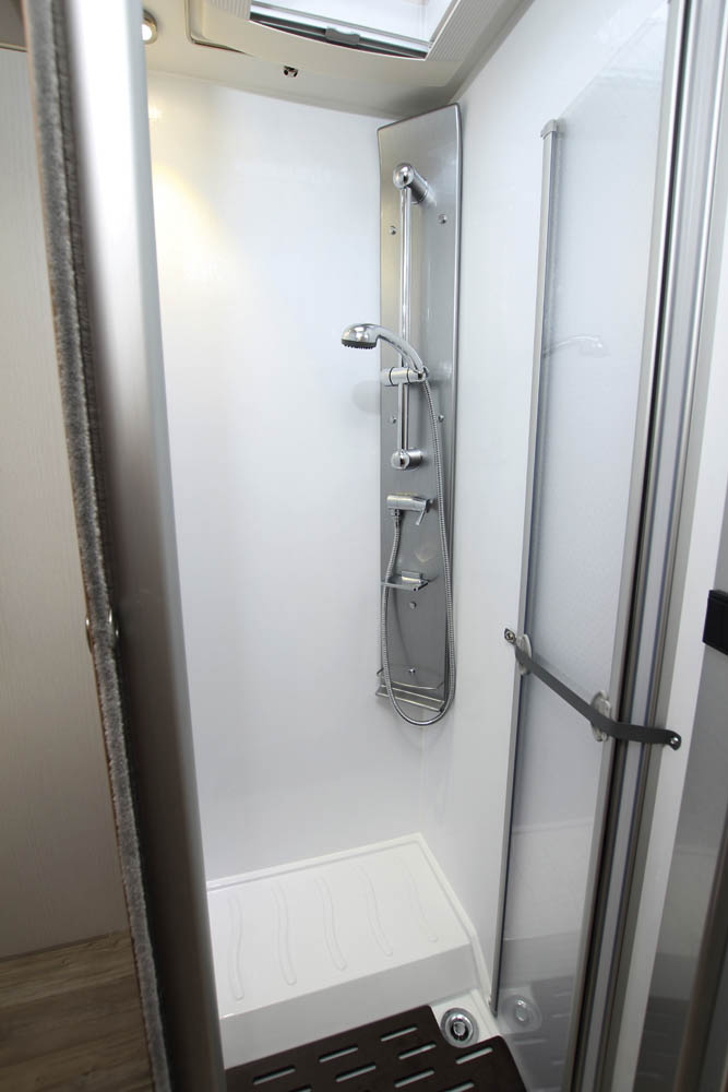 Pilote Pacific P 746 C Essentiel dusch