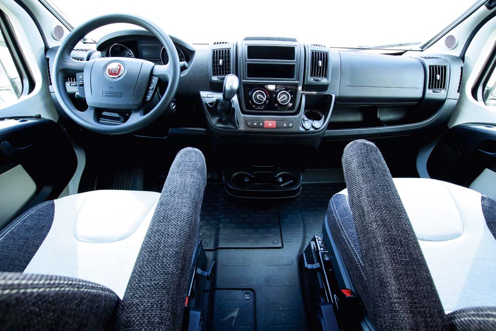 Weinsberg CaraBus 600 MQ förarmiljö