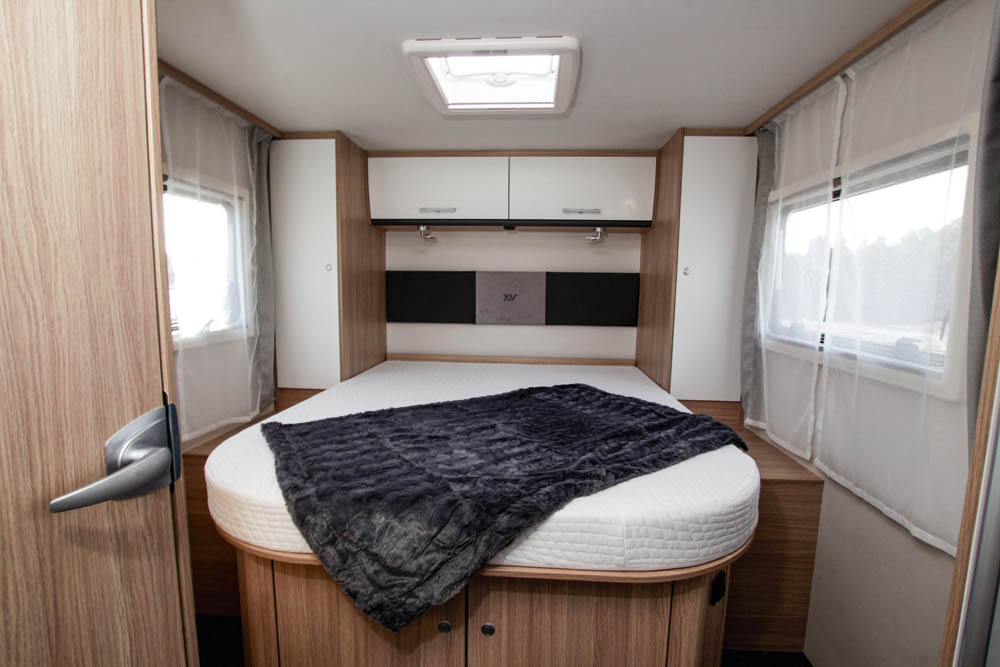 Sunlight T69 L XV queenbed.