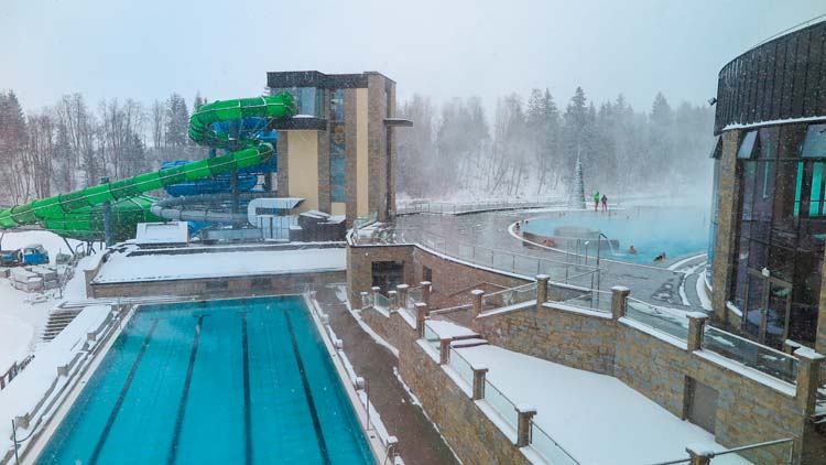 Bada och unna dig spabehandlingar i Chochołowskie Termy.