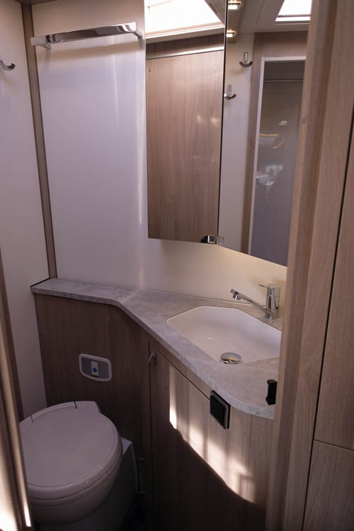 Kabe Travelmaster Royal X780 LXL badrum.