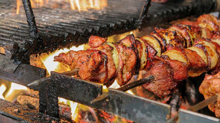 Prova köttallriken på Restaurang Owczarnia, Zakopane, Polen.